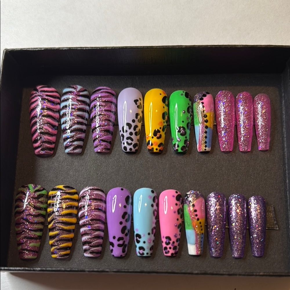 Colorful Animal Print and Glitter Nail Set
